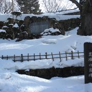 鶴ヶ城の端に在る「荒城の月」の碑
