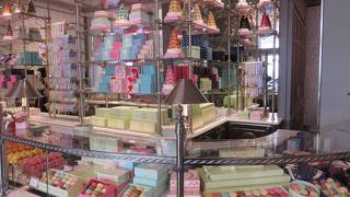 パリの街中の至る所で・・・