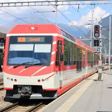 フィスプ駅到着電車（ＭＧＢ）