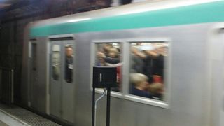 時代祭開催日は前から３両目を中心に混雑します