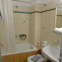 バスありだが，栓がなくお湯がためられなかった．