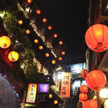 阿妹茶酒館のみえるあたりは激混みかも