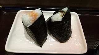 駅構内でイートインできるおにぎり屋さん。