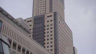 高層ビルが立ち並ぶ