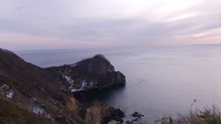 地球岬の手前にある断崖の景勝