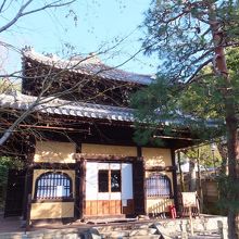 普賢堂　毎月1日、14日に門扉法要ができるそうです