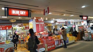 軽食コーナーあり