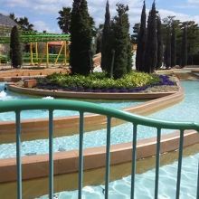 ボートで回るアトラクション