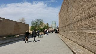 イチャンカラのメインストリートで土産屋が沢山出ていました