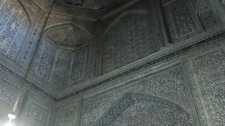 金曜モスクの裏にある美しい霊廟です