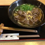 行列必至の人気のうどん店♪