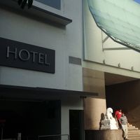 こちらは裏口？です。こっちから出るとオーチャードロードまで5