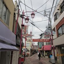 湯の花通りなかほど。