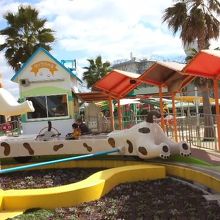 わんわん鳴きながら回ります