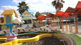 わんわん鳴いている