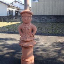 街の電柱には埴輪が
