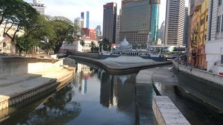 クラン川とゴンバック川の合流地点が「クアラルンプール」の語源