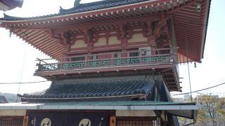 「北の引導鐘」、「鐘つき堂」とも呼ばれています