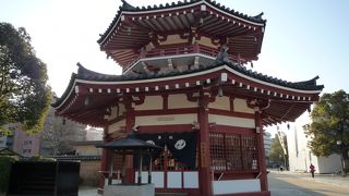 秋の幽寂の響きを伝えています