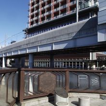 バルコニー手前から京成本線側 (右手) の眺め