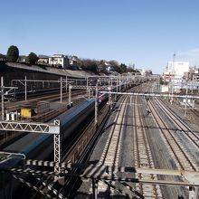 新幹線に近付いた歩道からの眺め