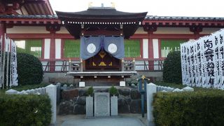 毎月22日のみご開帳されます