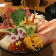 特選海鮮丼です。