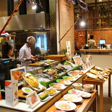 たくさんの店から選んだセットメニュー