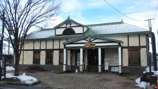 駅カフェも観光案内所もある「七日町駅」