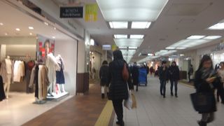 寒さ対策の地下ショッピングモール