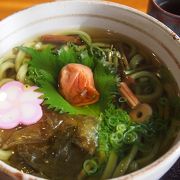 宍粟牛や笹うどんなど地元の名物が食べられます