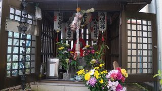 和歌山大空襲の犠牲者を悼んで祀られたもの