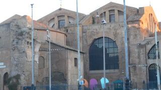 共和国広場前にある