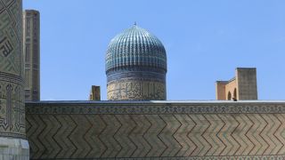 縞模様の碧いドームで最大の大きさだそうです