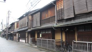 一見さんお断りの店もあります