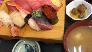 観光客も多いですがブラブラと品定めするのも楽しみ