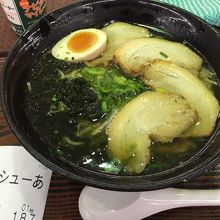 海に近いので、あおさのり入りのラーメンがあります