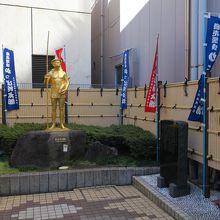 全身金色がすごいです