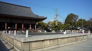 日本三舞台(厳島神社の高舞台・住吉大社の石舞台・四天王寺の石舞台)の一つです