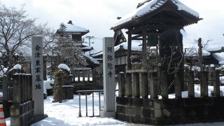 七日町駅から至近の会津東軍墓地「阿弥陀寺」
