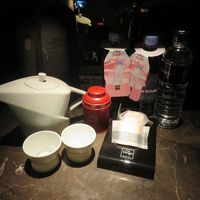 ウーロン茶の茶葉用の茶器・無料の水