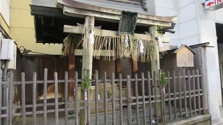 オフィス街にある井戸