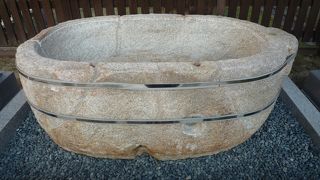 四天王寺の西大門の西南外に手水升として使われていました