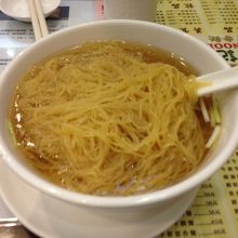 エビワンタン麺（大）最初、ワンタンは麺に隠れてます