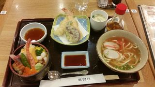 ゆっくりと食べる事が出来る店舗です。