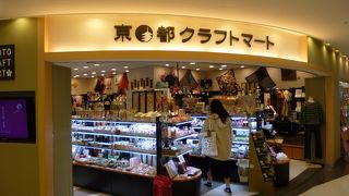 ガイドさんへのお土産を物色