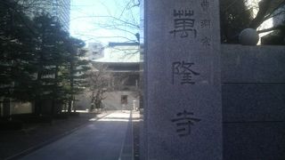 国際通り沿い、広めで風情のあるお寺でした