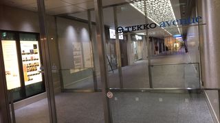 東京駅の地下とはつながってない