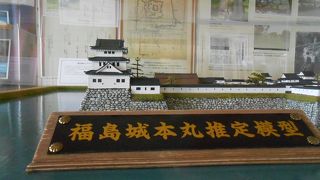 １階に売店、５階には港の見える展望室がありますよ～。