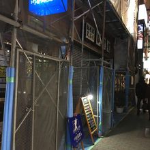 外壁を工事中のようです